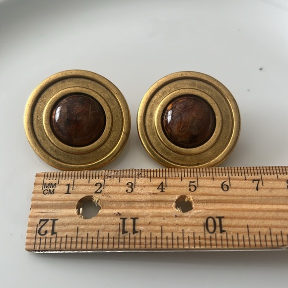 Vintage Round Gold tone Earrings - Picture 3 of 3